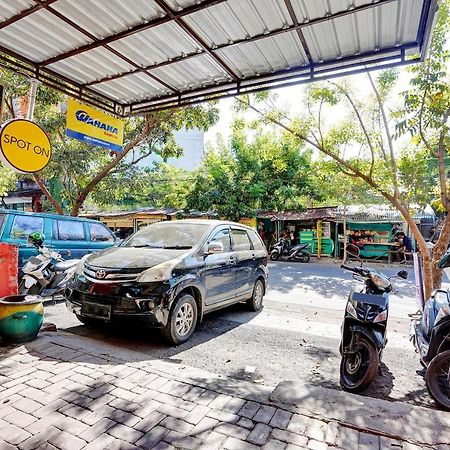 SPOT ON 90148 Gosepa Mayjend Sungkono Surabaya Bagian luar foto