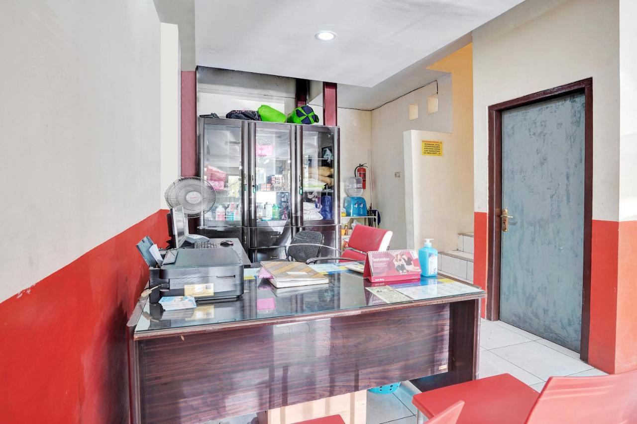 SPOT ON 90148 Gosepa Mayjend Sungkono Surabaya Bagian luar foto