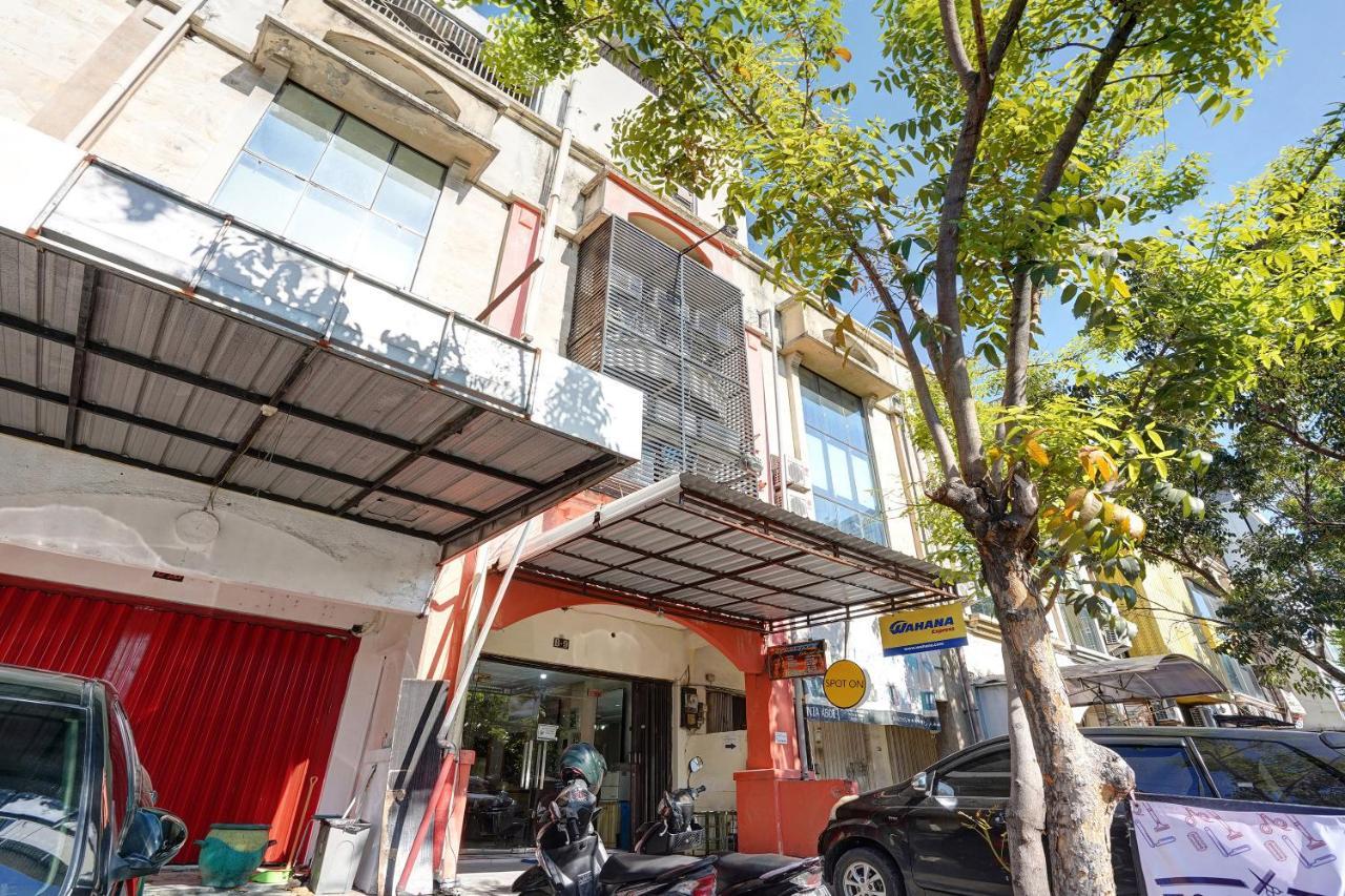 SPOT ON 90148 Gosepa Mayjend Sungkono Surabaya Bagian luar foto