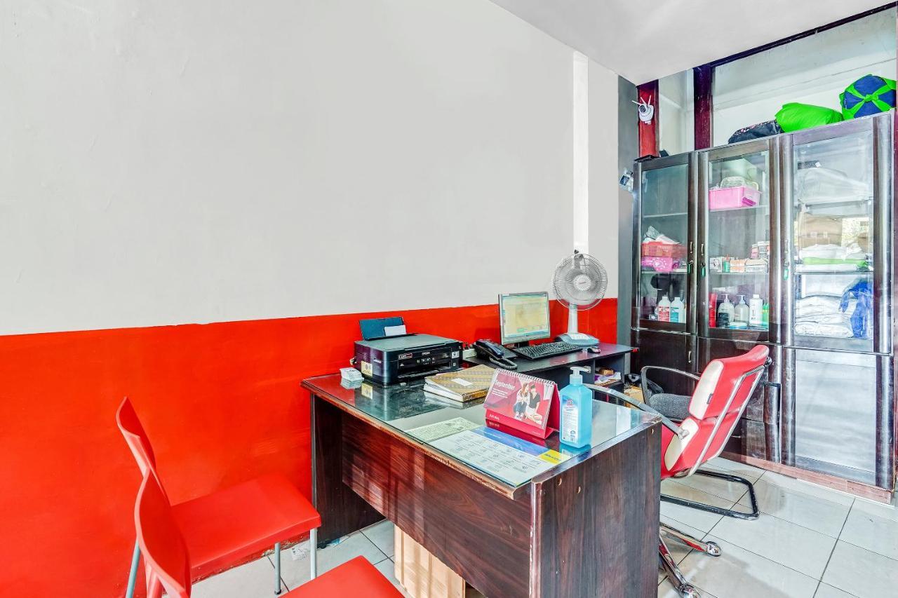 SPOT ON 90148 Gosepa Mayjend Sungkono Surabaya Bagian luar foto