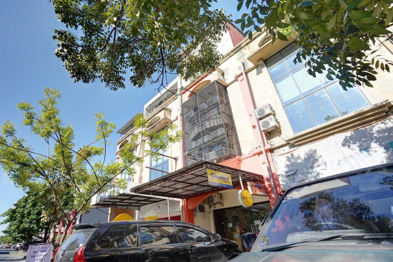SPOT ON 90148 Gosepa Mayjend Sungkono Surabaya Bagian luar foto