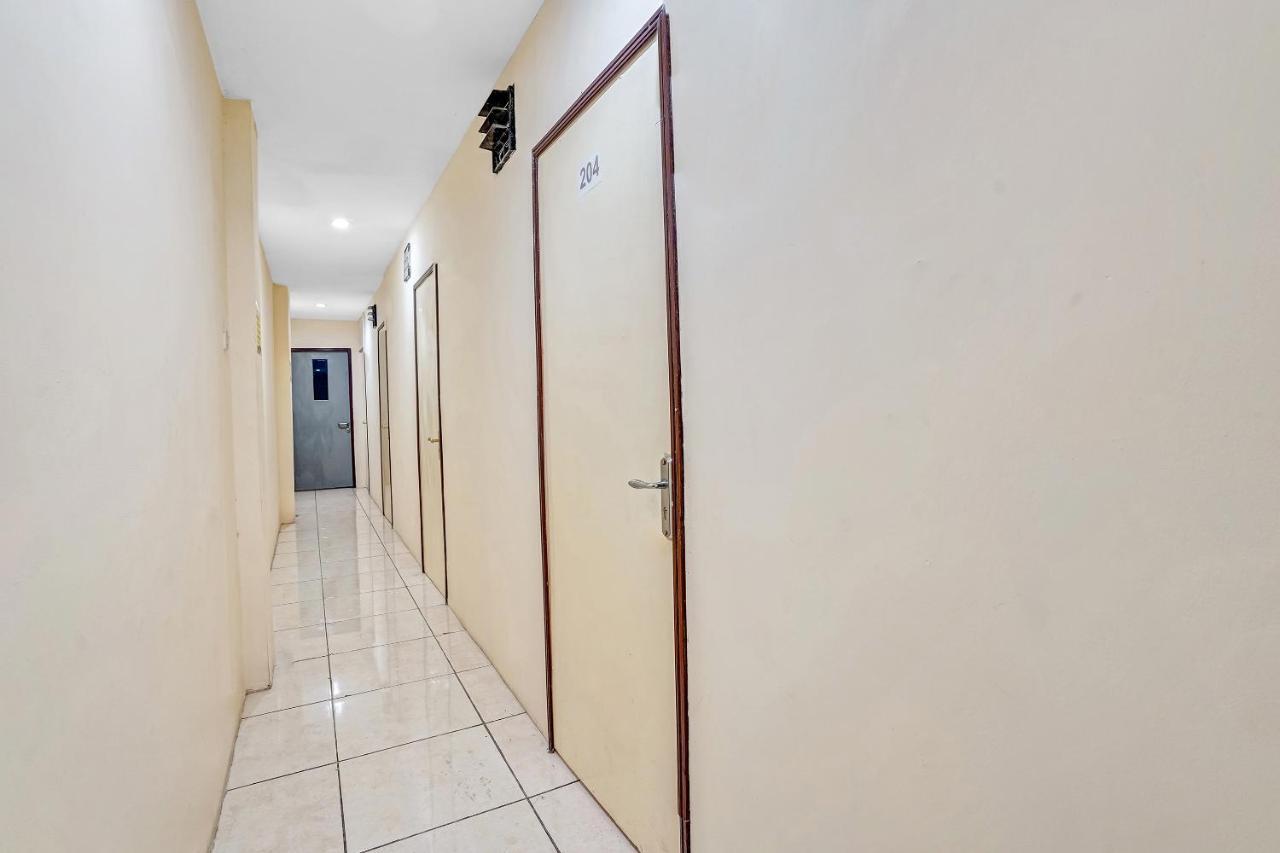 SPOT ON 90148 Gosepa Mayjend Sungkono Surabaya Bagian luar foto